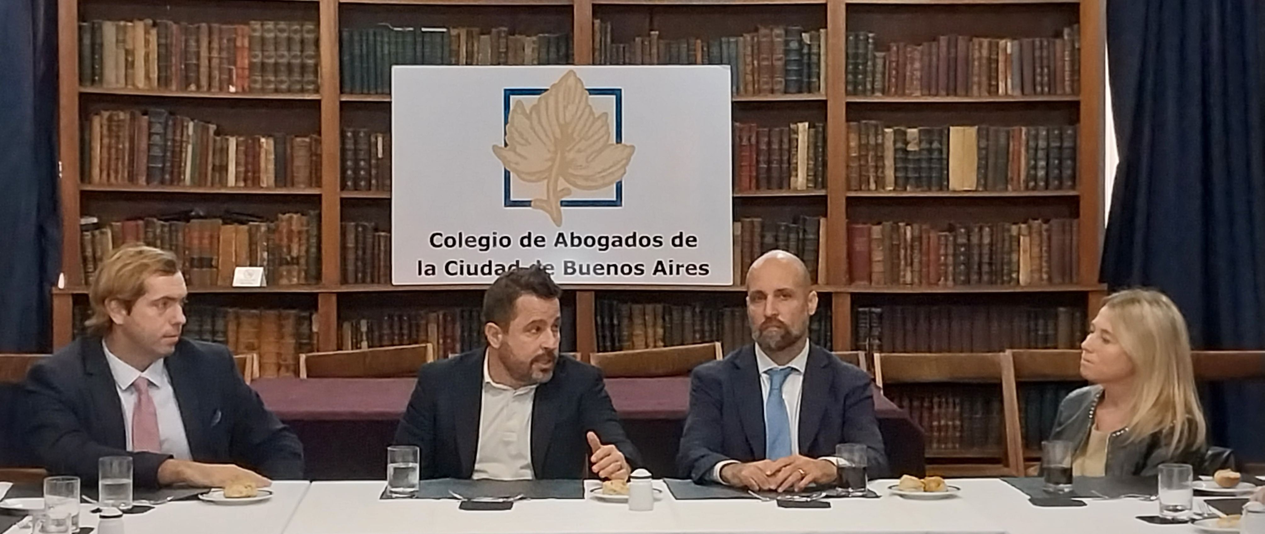 COMISI�N DE DERECHO DEL TRABAJO: ALMUERZO CON EL DIPUTADO MART�N TETAZ