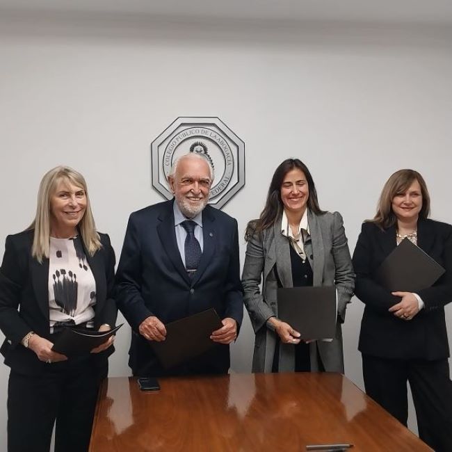 LA DRA. ROSAL�A SILVESTRE, PRESIDENTE DEL COLEGIO DE ABOGADOS DE LA CIUDAD DE BUENOS AIRES, EN LA FIRMA DE ELEVACI�N DEL C�DIGO DE �TICA PARA MAGISTRADOS