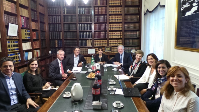 DIRECTIVO DE UN COMIT� DE LA IBA VISIT� EL COLEGIO